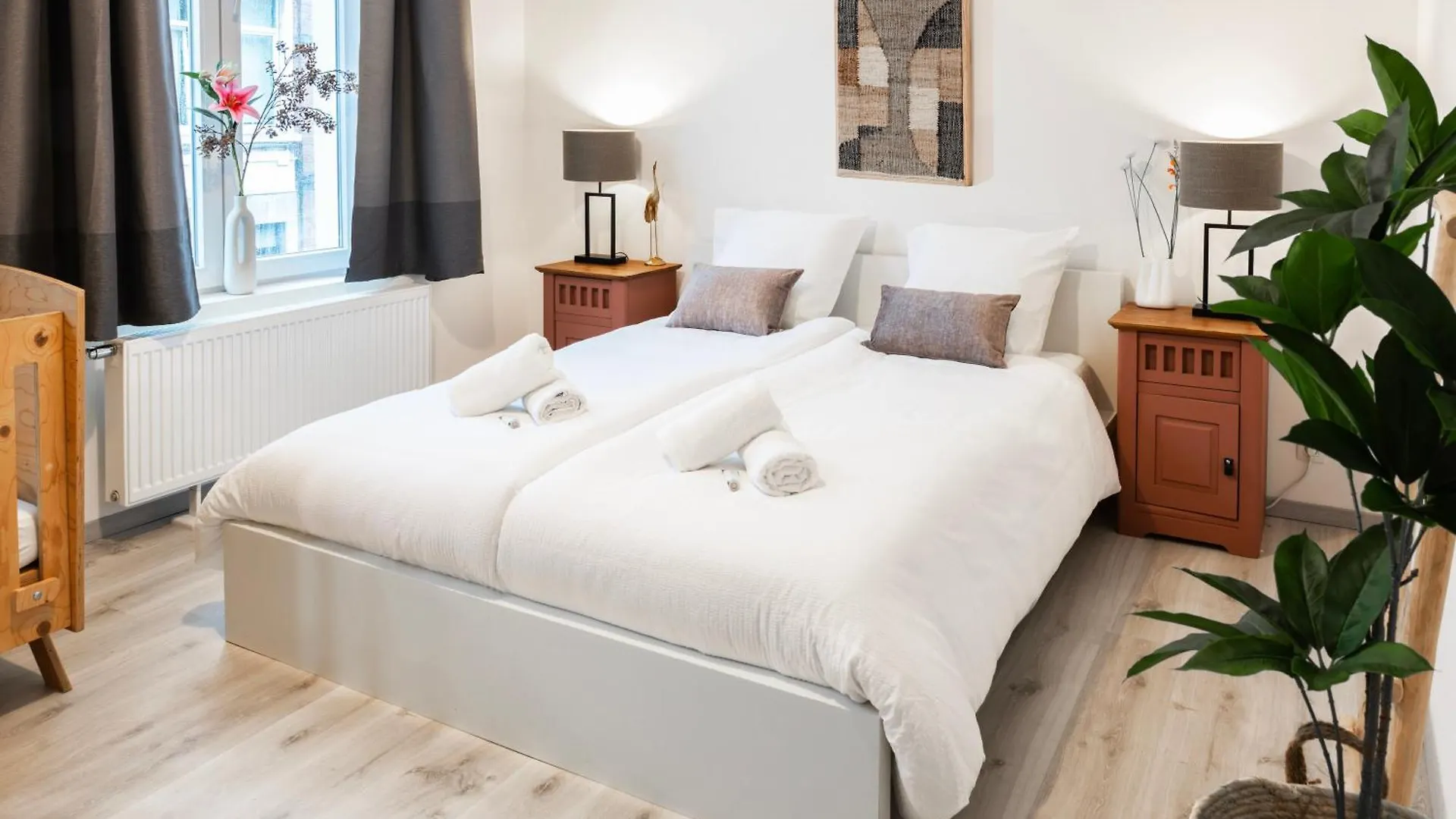 Unique Parking Access, Xl Home W Parking Option Antwerp Belgium