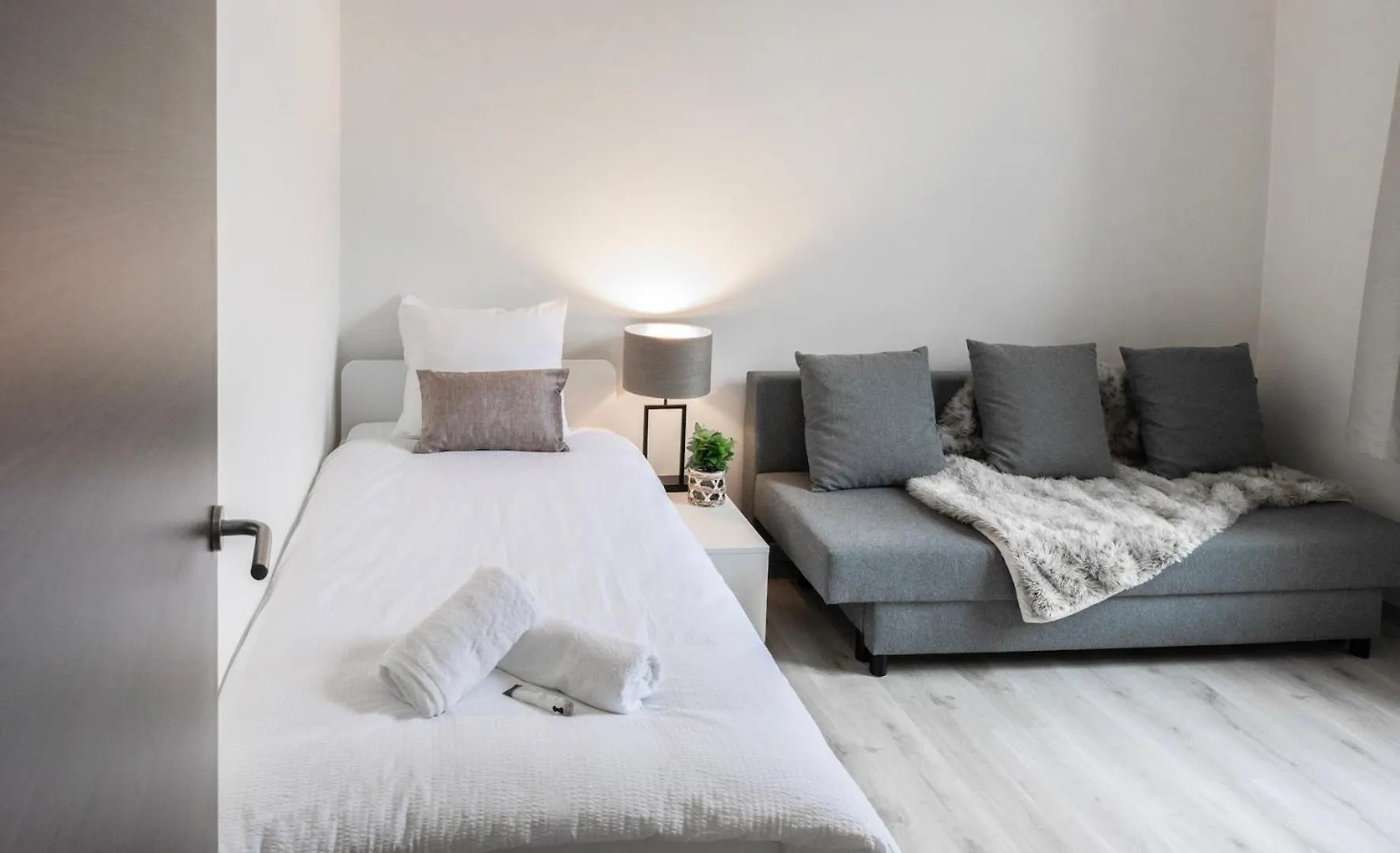 بيت للعطل Unique Parking Access, Xl Home W Parking Option أنتويرب
