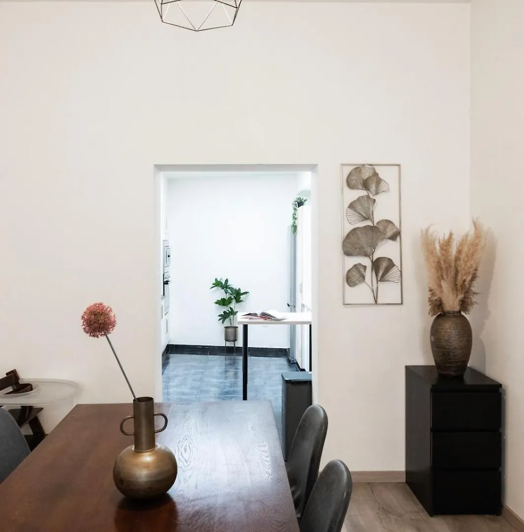 بيت للعطل Unique Parking Access, Xl Home W Parking Option أنتويرب